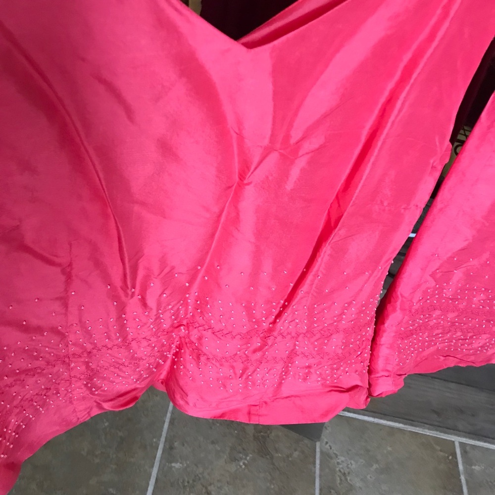 Dresses - Picture 2 of 3